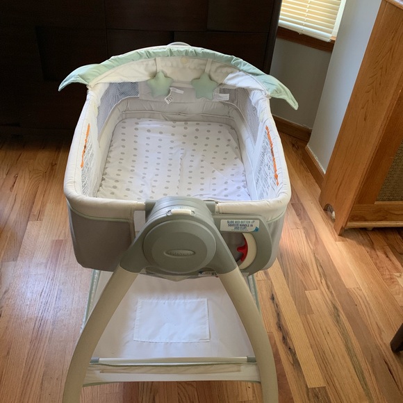 Bassinet - Picture 3 of 5